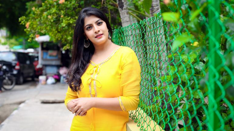 Varalaxmi Sarathkumar Wiki Height Weight Age Boyfriend